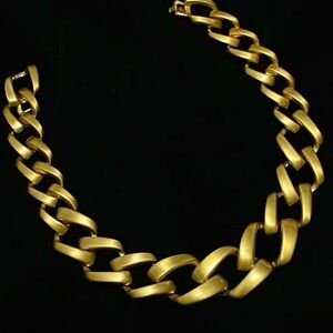 Avon Chunky Gold Chain Necklace